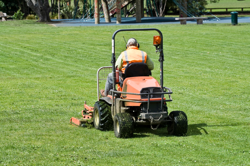 Lawn Care Berkley MI - Triple J's Landscaping - Lawncare1